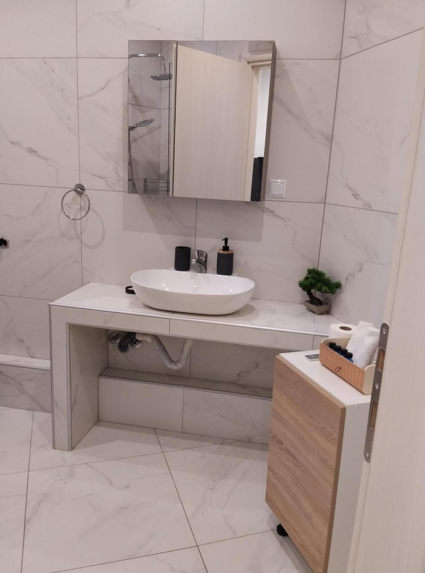 Domus Apartment - City Center Бер Екстериор снимка